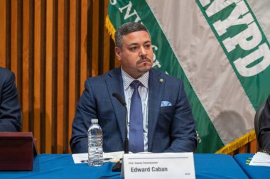 Belediye Başkanı Eric Adams, Emniyet Müdürü Keechant Sewell Yıl Sonu Suç Brifingi 2022. 5 Ocak 2023, New York, New York, ABD: NYPD Birinci Komiser Yardımcısı Edward Caban yıl sonu suç istatistikleri konulu bir basın toplantısına katıldı 