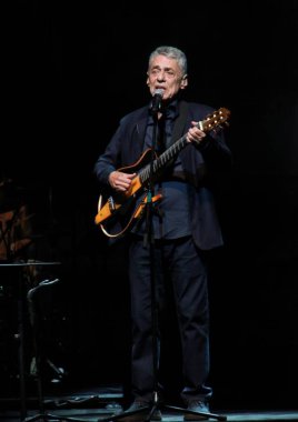 Chico Buarque de Holanda, Vivo Rio 'da canlı performans sergiliyor. 5 Ocak 2023, Rio de Janeiro, Brezilya: Brezilyalı şarkıcı Chico Buarque de Holanda Perşembe gecesi Rio de Janeiro 'nun güney bölgesindeki Vivo Rio' da şarkı söyledi (05) ) 