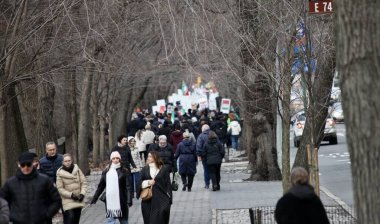 İranlılar New York 'ta protesto yapıyor. 08 Ocak 2023, New York, ABD: Bazı İranlılar, 61. caddeden yukarıya doğru yürüdü ve İran hükümetine karşı, İslam hukukunun dayatılması nedeniyle sloganlar attılar.