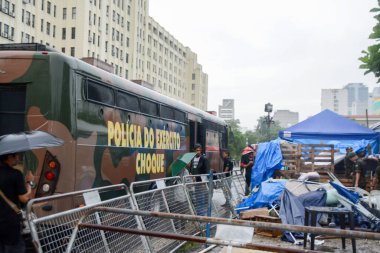 Bolsonaro destekçileri tarafından Brezilya 'daki Üç Güç' ün işgali. 09 Ocak 2023, Brasilia, Federal Bölge, Brezilya: Bolsonaros taraftarları Doğu Askeri Kışlası (CML) önünde kurulan kampı boşalttılar)