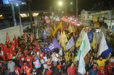Natal 'da Demokrasi Gösterisi. 09 Ocak 2023, Natal, Rio Grande Do Norte, Brezilya: Protestocular, 9 Ocak Pazartesi gecesi Natal 'da terörizme karşı ve demokrasiyi savunmak amacıyla bir araya geldi.. 