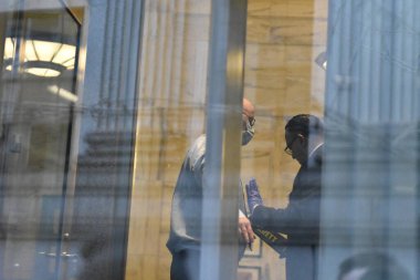 Dr. Robert Hadden, New York 'taki Daniel Patrick Moynihan Adliyesi' ne ulaştı. 9 Ocak 2023, New York, New York, ABD: Dr. Robert Hadden yargılanmak üzere federal mahkemeye geldi. 