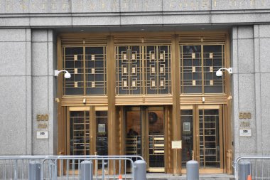 Dr. Robert Hadden, New York 'taki Daniel Patrick Moynihan Adliyesi' ne ulaştı. 9 Ocak 2023, New York, New York, ABD: Dr. Robert Hadden yargılanmak üzere federal mahkemeye geldi. 