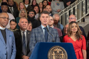 (NEW) Mayor Adams Calls for Federal Support to Help Serve Asylum Seekers. January 22, 2023, New York, USA: New York City's Commissioner for International Affairs Edward Mermelstein speaks at a press conference for more help from the federal governmen
