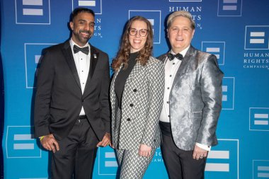 İnsan Hakları Kampanyası 2023 Daha Büyük New York Yemeği. 4 Şubat 2023, New York, ABD: (L-R) Vikrum Vishnubhakta, Danielle Bisordi ve Michael Westwood İnsan Hakları Kampanyası 2023 Greater New York Dinner 