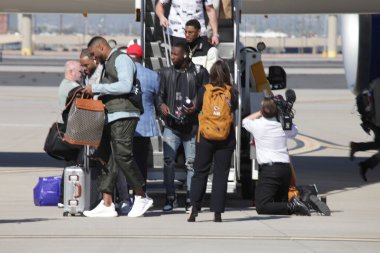 Goldwater Ulusal Muhafız Üssü-Arizona 'ya SuperbowlVII için Kansas Oyuncuları geliyor. 5 Şubat 2023, Phoenix, Arizona, ABD: SuperBowlVII maçı için Goldwater Ulusal Muhafız Üssü-Arizona 'ya Kansas City Chiefs Players' ın gelişi 
