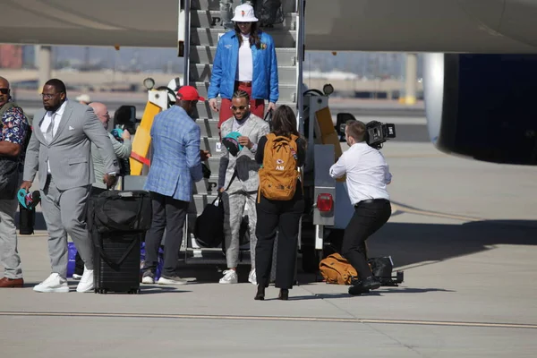 Goldwater Ulusal Muhafız Üssü-Arizona 'ya SuperbowlVII için Kansas Oyuncuları geliyor. 5 Şubat 2023, Phoenix, Arizona, ABD: SuperBowlVII maçı için Goldwater Ulusal Muhafız Üssü-Arizona 'ya Kansas City Chiefs Players' ın gelişi 