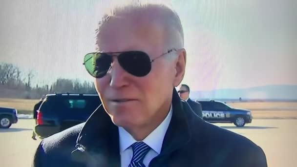 Joe Biden Említi Kínai Kém Léggömb Látogatása Során Syracuse Február — Stock videók