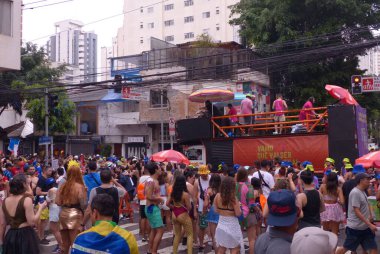 Vem Que Vai Ser Legal Block Carnival. February 11, 2023, Sao Paulo, Brazil: The Vem Que Vai Ser Legal carnival block is playing mainly funk and the marchinhas band Zica brought together a lot of people even in the pouring rain on the streets