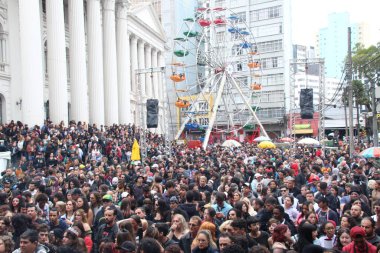 Zombie Walk during Carnival in Curiba. February 19, 2023, Curitiba, Parana, Brazil: Thousands of people take part in the already traditional Zombie Walk, which brings together monsters and horrifying beings of all kinds parading during Carnival