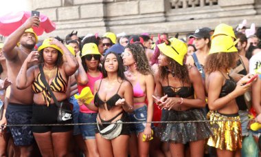 Street Carnival in Rio de Janeiro. February 21, 2023, Rio de Janeiro, Brazil: Many revelers go out in the Ludmila Block through the streets of downtown Rio de Janeiro, with a lot of confusion and people feeling sick, on Tuesday (2) 