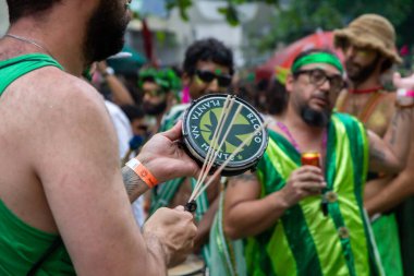 Planta na mente during Street Carnival in Rio de Janeiro. February 22, 2023, Rio de Janeiro, Brazil: Movement of revelers in the Planta na mente block, in the arches of lapa, during street carnival
