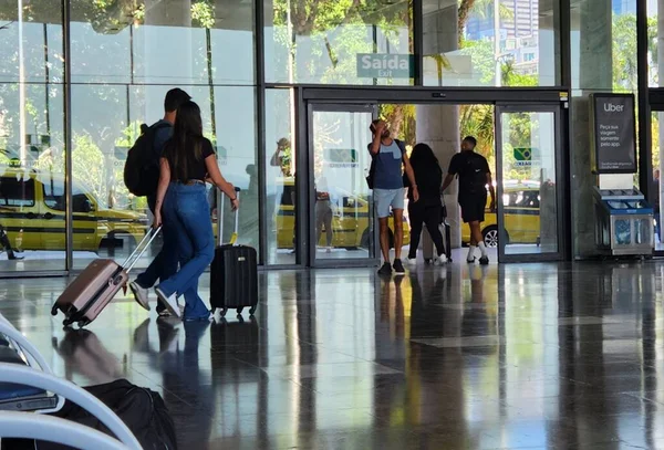 Закінчення Використання Маски Аеропорту Сантос Дюмон Березня 2023 Року Ріо — стокове фото