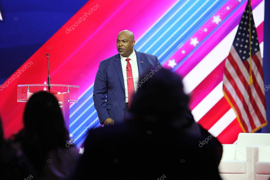 Vicegobernador de Carolina del Norte Mark Robinson en CPAC Covention