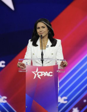 (Tulsi Gabbard, Maryland 'deki Amerika' yı Koruma Sözleşmesi 'nde. 4 Mart 2023, Maryland, ABD: Tulsi Gabbard, Amerika 'yı Koruma Kongresi' nin eski ABD Kongre Üyesi.