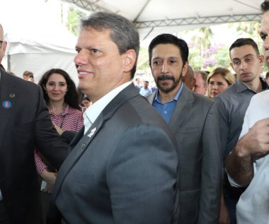 (Sao Paulo Valisi Tarcisio, Sao Paulo 'daki Aşı Kampanyası' na katıldı. Sao Paulo, Brezilya, 07 Mart 2023 Sao Paulo, Tarcisio de Freitas valisi, Sao Paulo Belediye Başkanı Ricardo Nunes ve sekreterleri de katılıyorlar.