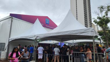 07 Mart 2023, Sao Paulo, Brezilya: Serasa Limpa Nome fuarı 19-11 Mart Salı tarihleri arasında Pinheiros 'taki Largo da Batata' da gerçekleşecek. Panayır, borç batağındaki insanların...