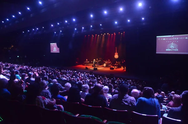 ブラジルの歌手モアシル フランコはナタールで女性の日を記念してライブを行った 2023年3月8日ブラジル グランデ ノルテ州 ナタール ブラジルの歌手モアシル フランコは 86歳の時にリアチュエロ劇場でライブを行いました — ストック写真