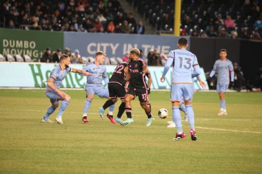 2023 MLS Normal Sezon: NYCFC, Inter Miami CF 'ye karşı. 11 Mart 2023, New York, ABD: New York 'taki Yankee Stadyumu' nda NYCFC ve Inter Miami CF arasında oynanan 2023 MLS Normal Mevsim futbol maçının ev sahibi açılışı. 