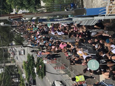 Taraftarlar Sao Paulo 'da Paramore Grubu' nu görmek için sıraya giriyorlar. 11 Mart 2023, Sao Paulo, Brezilya: Taraftarlar Sao Paulo 'da 18 binden fazla biletle Amerikan grubu PARAMORE Show' u izlemek için sıraya girdiler.