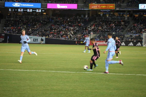 2023 MLS Normal Sezon: NYCFC, Inter Miami CF 'ye karşı. 11 Mart 2023, New York, ABD: New York 'taki Yankee Stadyumu' nda NYCFC ve Inter Miami CF arasında oynanan 2023 MLS Normal Mevsim futbol maçının ev sahibi açılışı. 