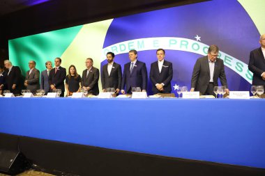 Aylık Lide tartışması ve öğle yemeği programı. 13 Mart, Sao Paulo, Brezilya: Sao Paulo Valisi, Tarcisio de Freitas, Joao Doria başkan yardımcısı ve Sao Paulo eski valisi ve Sao Belediye Başkanı Ricardo Nunes ile birlikte 