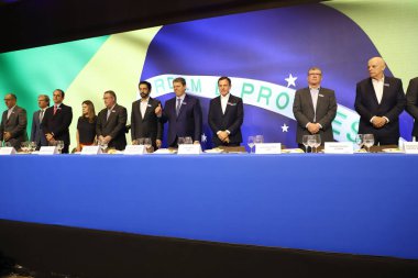 Aylık Lide tartışması ve öğle yemeği programı. 13 Mart, Sao Paulo, Brezilya: Sao Paulo Valisi, Tarcisio de Freitas, Joao Doria başkan yardımcısı ve Sao Paulo eski valisi ve Sao Belediye Başkanı Ricardo Nunes ile birlikte 