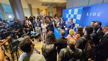 Aylık Lide tartışması ve öğle yemeği programı. 13 Mart, Sao Paulo, Brezilya: Sao Paulo Valisi, Tarcisio de Freitas, Joao Doria başkan yardımcısı ve Sao Paulo eski valisi ve Sao Belediye Başkanı Ricardo Nunes ile birlikte 