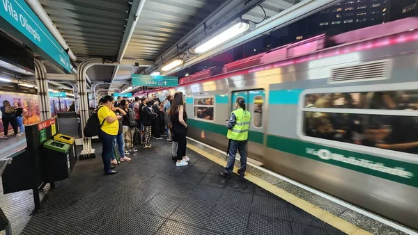 Heavy Movement Passengers Vila Olimpia Subway Mars 2023 Sao Paulo — Photo