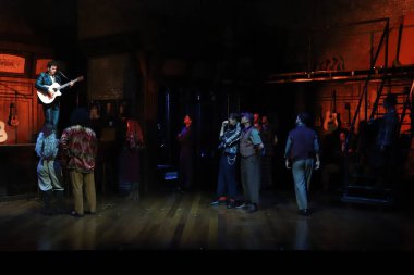 Villa Lobos Tiyatrosu 'nda Bir Zamanlar Müzikal Şov. 14 Mart 2023, Sao Paulo, Brezilya: Teatro Villa Lobos 'ta çekilen ve 8 Tony Ödülü kazanan bir müzikal sahnesindeki aktörler (2006)