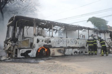 Natal 'daki Suçluların Saldırıları. 14 Mart 2023, Natal, Rio Grande do Norte, Brezilya: Suçlular, 14 Mart Salı günü Rio Grande do Norte 'nin Natal kentinde bir toplu taşıma otobüsünü ateşe verdiler.