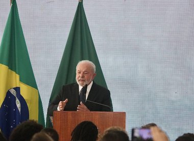 Lula, PRONASCI II 'nin fırlatma törenine ve araçların Özel Kadın Polis İstasyonlarına teslim edilmesine katılıyor. 15 Mart 2023, Brezilya Federal Bölgesi: Brezilya Cumhurbaşkanı Luiz Inacio Lula da Silva 