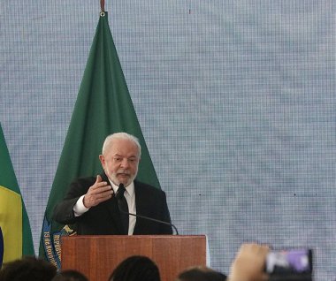 Lula, PRONASCI II 'nin fırlatma törenine ve araçların Özel Kadın Polis İstasyonlarına teslim edilmesine katılıyor. 15 Mart 2023, Brezilya Federal Bölgesi: Brezilya Cumhurbaşkanı Luiz Inacio Lula da Silva 