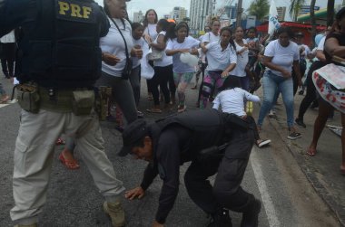 Vali Bezerra, Natal 'daki karışıklık arttıkça Kamu Güvenliği Ekipleri ile görüşüyor. 15 Mart 2023, Natal, Rio Grande do Norte, Brezilya: BR 101 protestosu Vali Fatima Bezerra 'nın Kamu Güvenliği ekipleriyle görüşmesi ile sonuçlandı