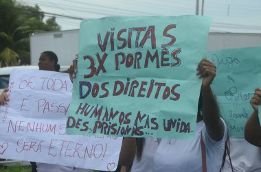 Vali Bezerra, Natal 'daki karışıklık arttıkça Kamu Güvenliği Ekipleri ile görüşüyor. 15 Mart 2023, Natal, Rio Grande do Norte, Brezilya: BR 101 protestosu Vali Fatima Bezerra 'nın Kamu Güvenliği ekipleriyle görüşmesi ile sonuçlandı