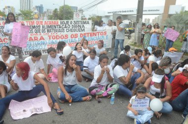 Vali Bezerra, Natal 'daki karışıklık arttıkça Kamu Güvenliği Ekipleri ile görüşüyor. 15 Mart 2023, Natal, Rio Grande do Norte, Brezilya: BR 101 protestosu Vali Fatima Bezerra 'nın Kamu Güvenliği ekipleriyle görüşmesi ile sonuçlandı
