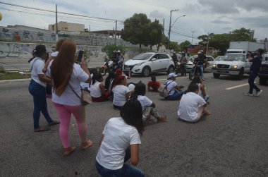 Vali Bezerra, Natal 'daki karışıklık arttıkça Kamu Güvenliği Ekipleri ile görüşüyor. 15 Mart 2023, Natal, Rio Grande do Norte, Brezilya: BR 101 protestosu Vali Fatima Bezerra 'nın Kamu Güvenliği ekipleriyle görüşmesi ile sonuçlandı