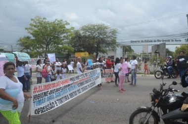 Vali Bezerra, Natal 'daki karışıklık arttıkça Kamu Güvenliği Ekipleri ile görüşüyor. 15 Mart 2023, Natal, Rio Grande do Norte, Brezilya: BR 101 protestosu Vali Fatima Bezerra 'nın Kamu Güvenliği ekipleriyle görüşmesi ile sonuçlandı