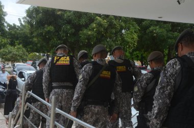 Vali Bezerra, Natal 'daki karışıklık arttıkça Kamu Güvenliği Ekipleri ile görüşüyor. 15 Mart 2023, Natal, Rio Grande do Norte, Brezilya: BR 101 protestosu Vali Fatima Bezerra 'nın Kamu Güvenliği ekipleriyle görüşmesi ile sonuçlandı