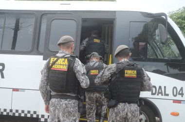 Vali Bezerra, Natal 'daki karışıklık arttıkça Kamu Güvenliği Ekipleri ile görüşüyor. 15 Mart 2023, Natal, Rio Grande do Norte, Brezilya: BR 101 protestosu Vali Fatima Bezerra 'nın Kamu Güvenliği ekipleriyle görüşmesi ile sonuçlandı