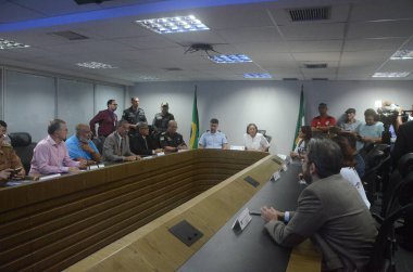 Vali Bezerra, Natal 'daki karışıklık arttıkça Kamu Güvenliği Ekipleri ile görüşüyor. 15 Mart 2023, Natal, Rio Grande do Norte, Brezilya: BR 101 protestosu Vali Fatima Bezerra 'nın Kamu Güvenliği ekipleriyle görüşmesi ile sonuçlandı