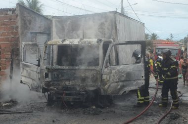 Natal 'da Organize Suçlar. 16 Mart 2023, Natal, Rio Grande do Norte, Brezilya: 16 Mart Perşembe günü Natal, Rio Grande do Norte 'de bir otobüs ateşe verildi. 