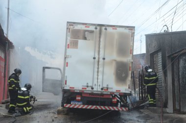 Natal 'da Organize Suçlar. 16 Mart 2023, Natal, Rio Grande do Norte, Brezilya: 16 Mart Perşembe günü Natal, Rio Grande do Norte 'de bir otobüs ateşe verildi. 