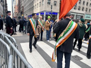 New York 'ta 2023 Aziz Patrick Günü Geçidi. 17 Mart 2023, New York, ABD: 2023 Saint Patricks Günü, 5. Cadde 'de Midtown' da 44. Cadde 'den Doğu 79. Cadde' ye kadar devam etti.