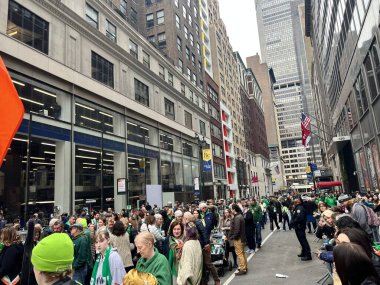 New York 'ta 2023 Aziz Patrick Günü Geçidi. 17 Mart 2023, New York, ABD: 2023 Saint Patricks Günü, 5. Cadde 'de Midtown' da 44. Cadde 'den Doğu 79. Cadde' ye kadar devam etti.