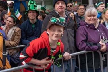 New York 'ta Aziz Patrick Günü Geçidi. 17 Mart 2023, New York, New York, ABD: İzleyiciler 17 Mart 2023 'te New York' ta 5.. 