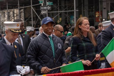 New York 'ta Aziz Patrick Günü Geçidi. 17 Mart 2023, New York, New York, ABD: New York Belediye Başkanı Eric Adams ve New York İtfaiye Müdürü Laura Kavanagh 5. 