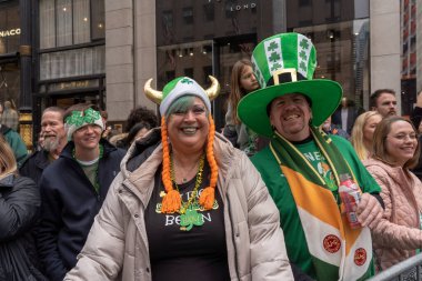 New York 'ta Aziz Patrick Günü Geçidi. 17 Mart 2023, New York, New York, ABD: İzleyiciler 17 Mart 2023 'te New York' ta 5.. 