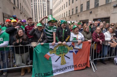 New York 'ta Aziz Patrick Günü Geçidi. 17 Mart 2023, New York, New York, ABD: İzleyiciler 17 Mart 2023 'te New York' ta 5..