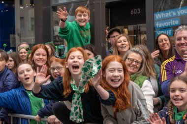 New York 'ta Aziz Patrick Günü Geçidi. 17 Mart 2023, New York, New York, ABD: İzleyiciler 17 Mart 2023 'te New York' ta 5..  